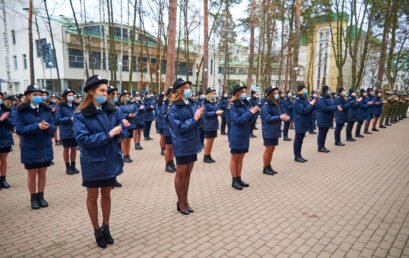 Відбулося святкове шикування курсантів: дівчат вітали із святом весни