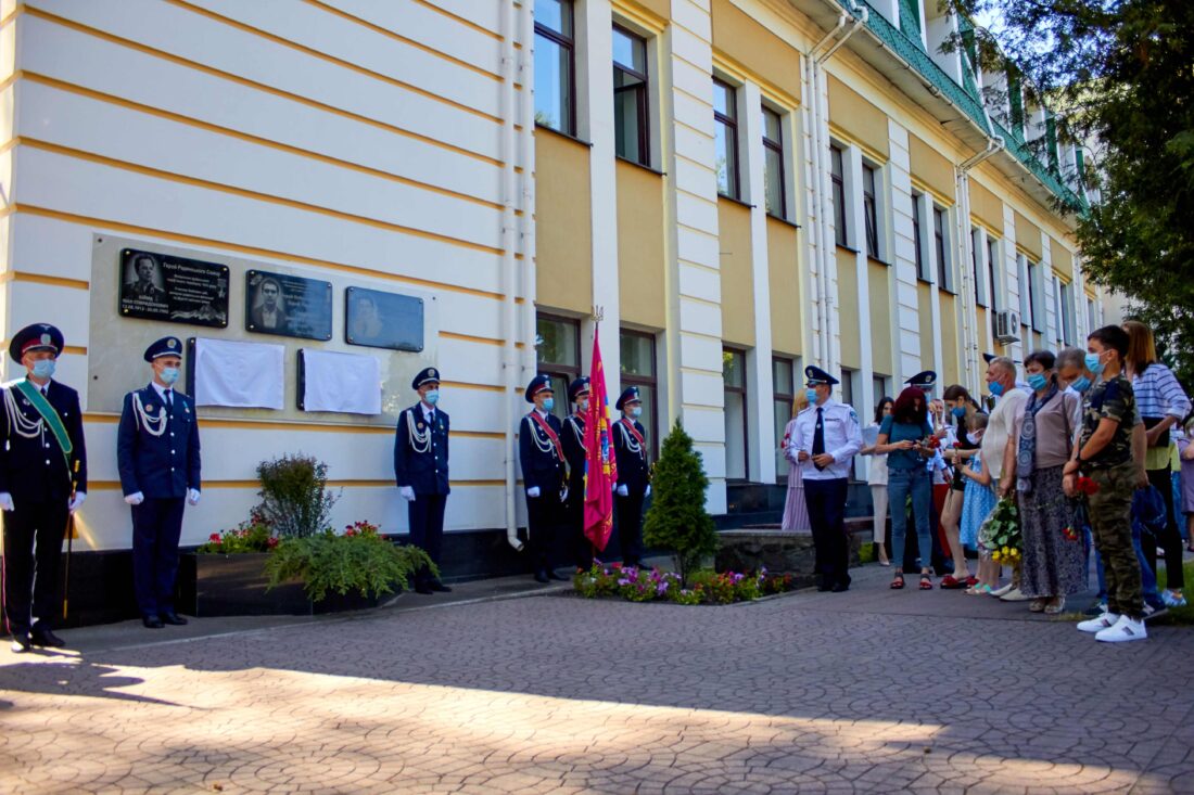 В УДФСУ відкрили меморіальні дошки студенту Дмитру Гончаренку та випускнику Денису Волочаєву, які героїчно загинули на сході України