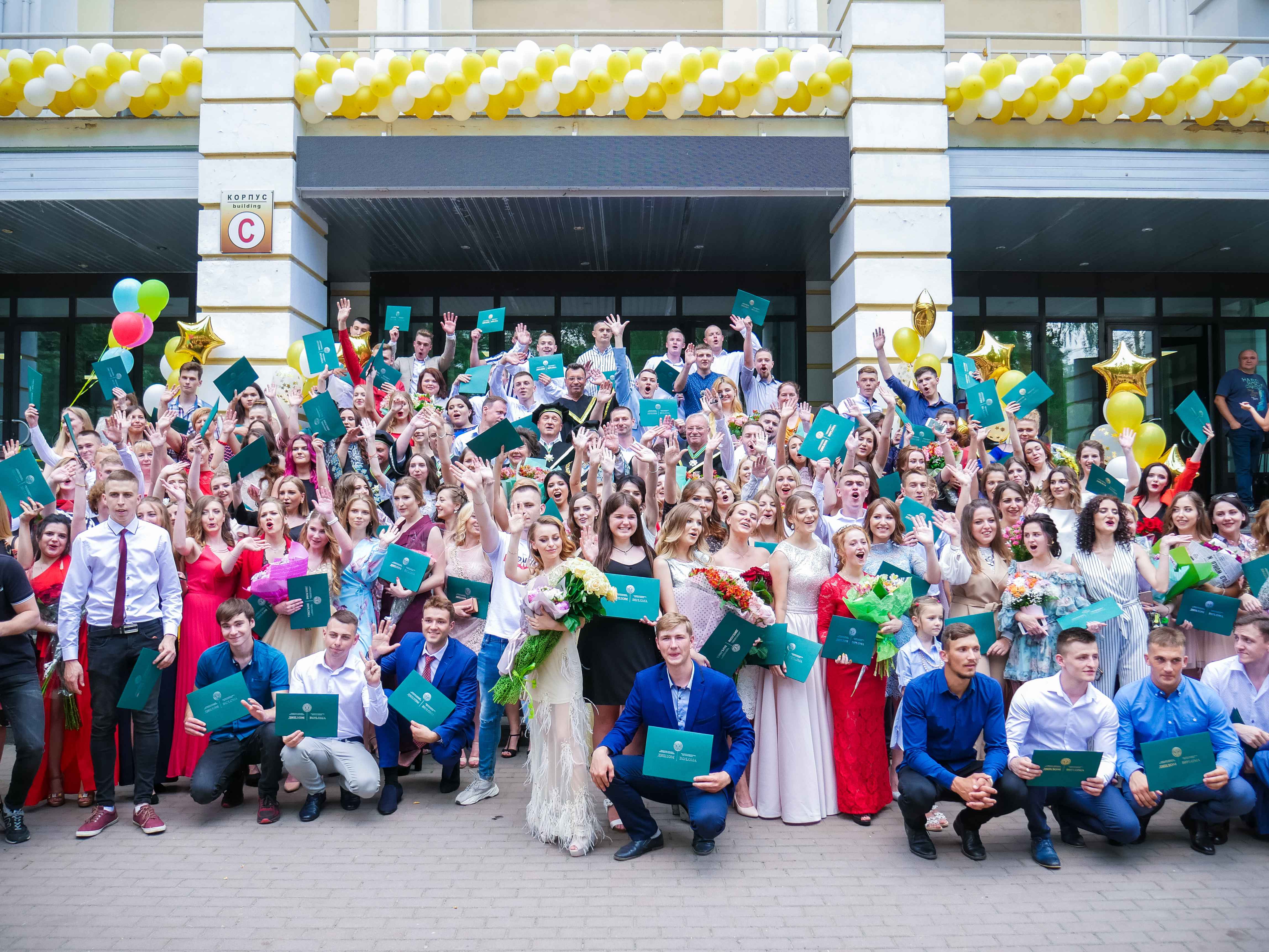 Відбувся випуск бакалаврів ННІ фінансів, банківської справи Відбувся випуск бакалаврів ННІ фінансів, банківської справи
