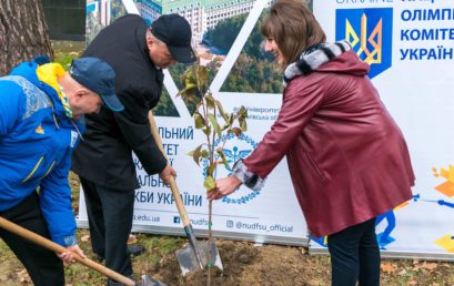 В Університеті висадили сакури з нагоди Всесвітнього дня дзюдо