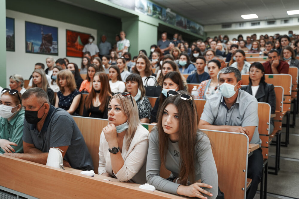 Зустріч батьків та студентів Навчально-наукового інституту обліку, аналізу та аудиту з адміністрацією університету