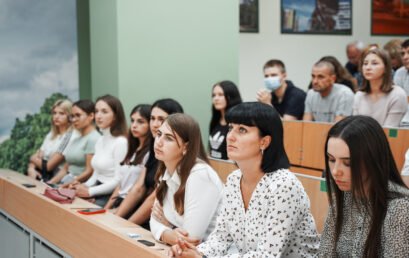 Студенти-першокурсники Навчально-наукового інституту фінансів, банківської справи зустрілися з керівництвом інституту